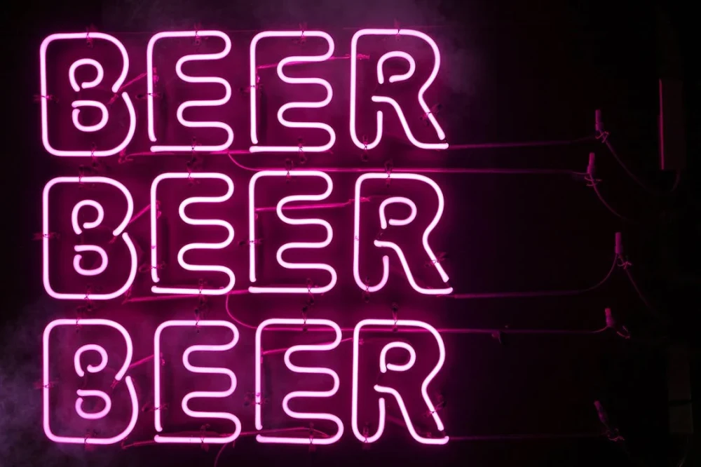 Neon con la palabra BEER