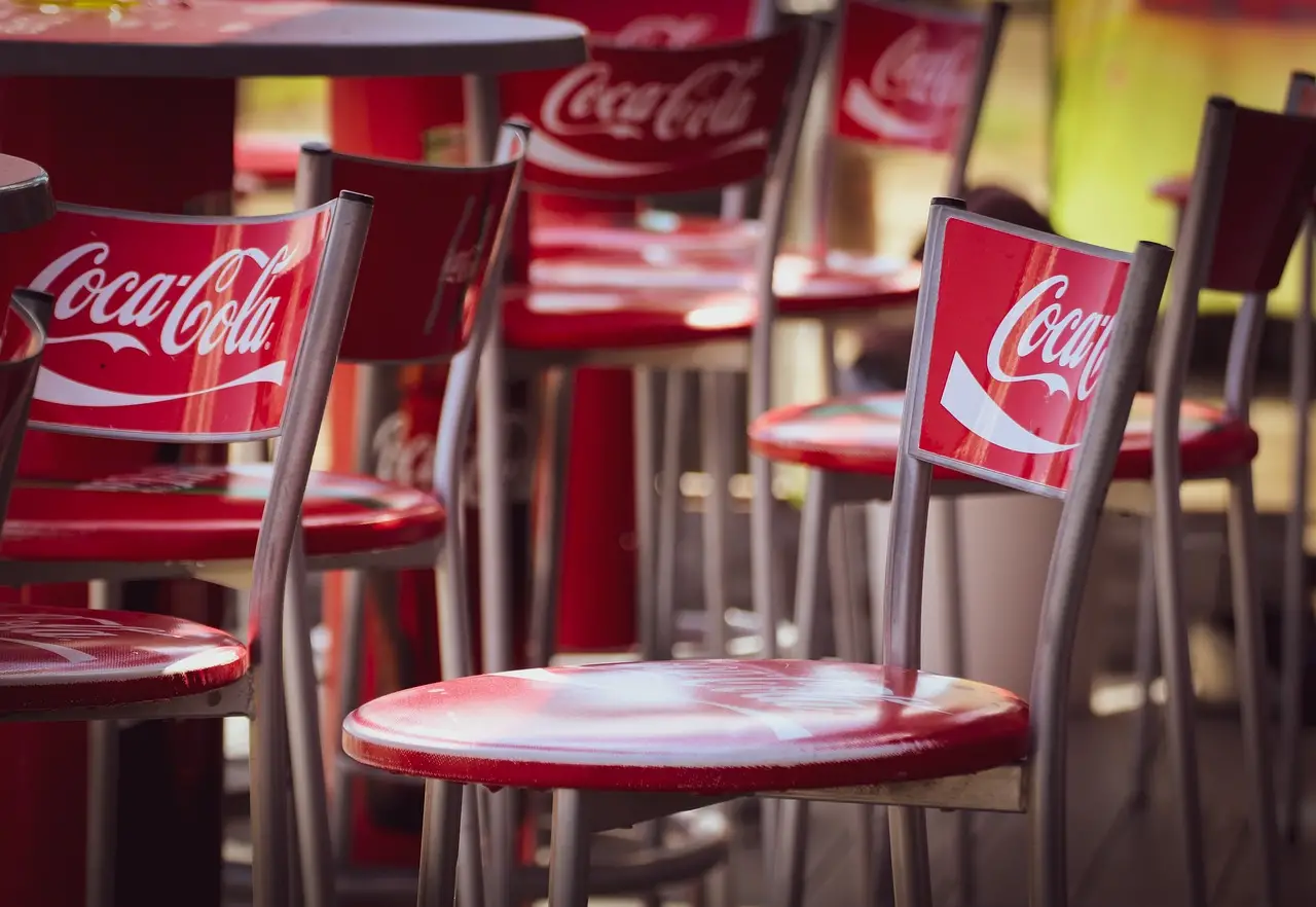 Silla con branding de Coca Cola